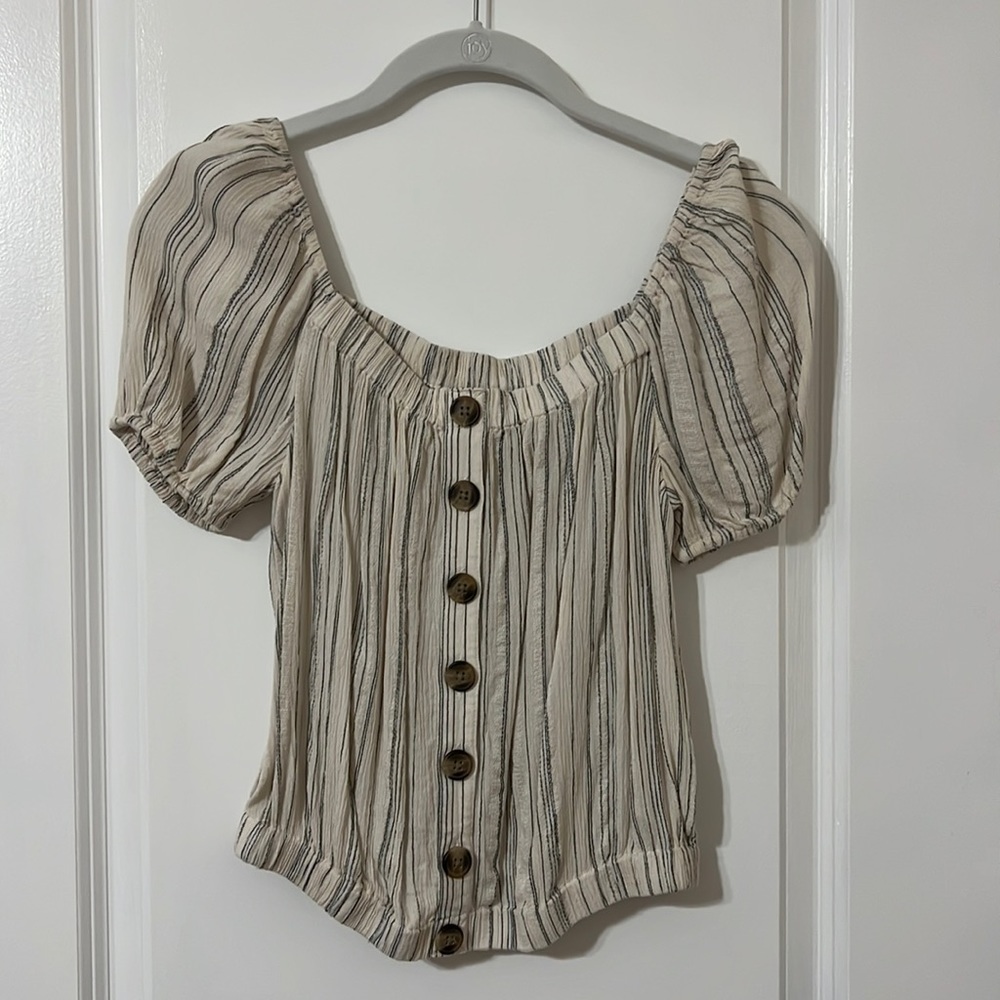 American Eagle casual blower. White with blue stripes. Only worn once!